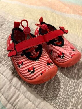 Minnie Mouse water shoes